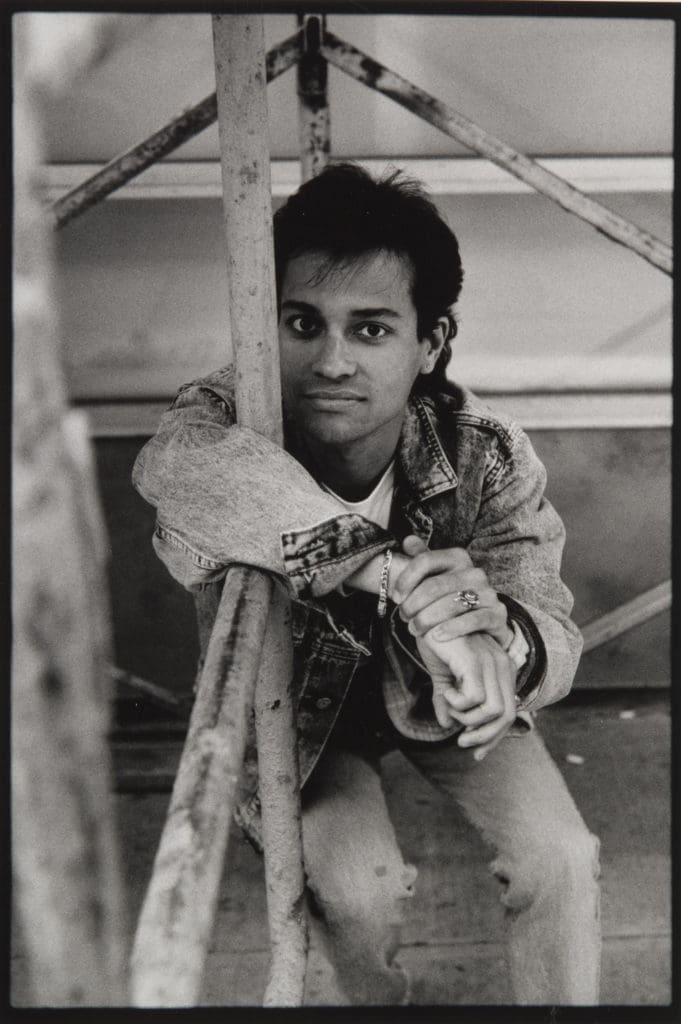 Ken Heyman. Man on Scaffolding, AIDS Project, NYC, 1984. Gelatin silver print. Gift of Soraya Betterton 2010.220