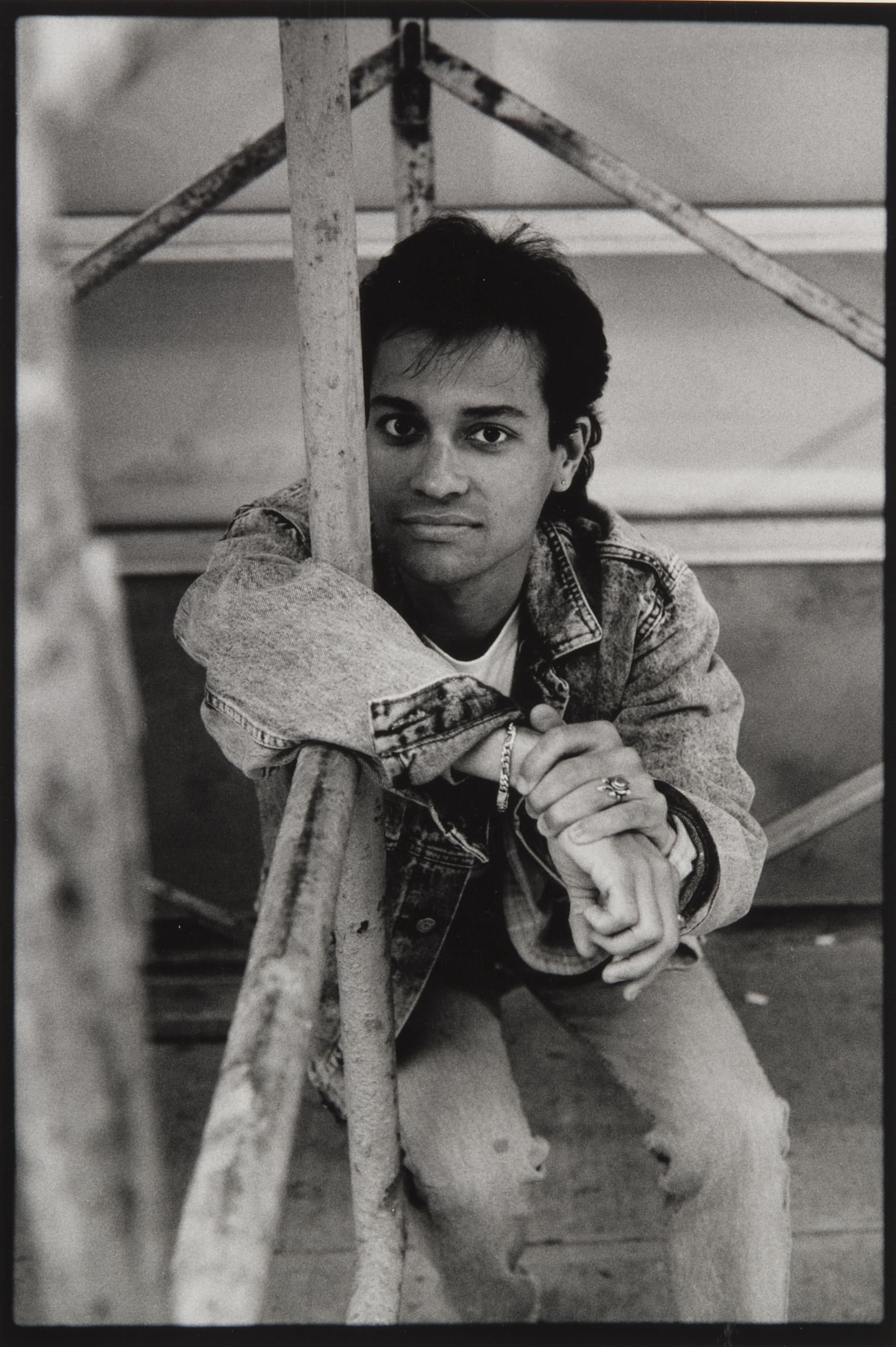 Ken Heyman. Man on Scaffolding, AIDS Project, NYC, 1984. Gelatin silver print. Gift of Soraya Betterton 2010.220