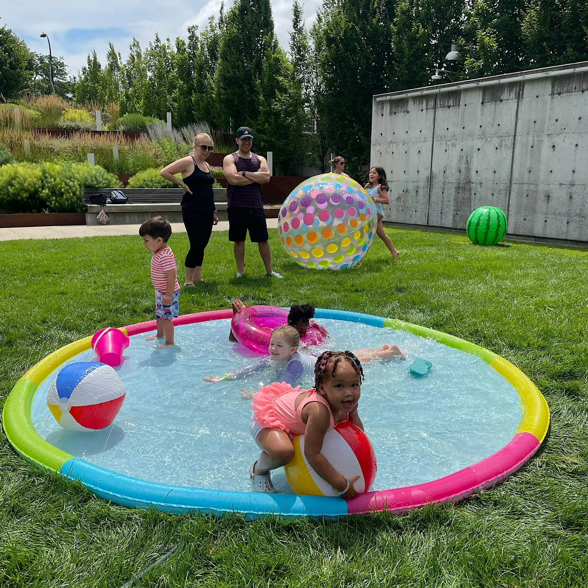 Children spashing in a pool at the Akron Art Museum's Bud and Susie Rogers Garden